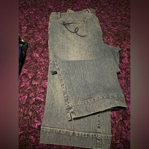 Women’s capris size 24